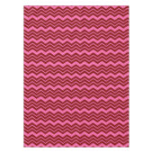 Marone Rot Pink Chevron Zigzag Design Tischdecke (Vorderseite)