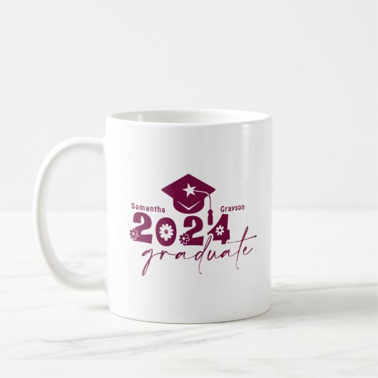 Maroon 2024: personalisierte Graduate Class Kaffeetasse (Links)