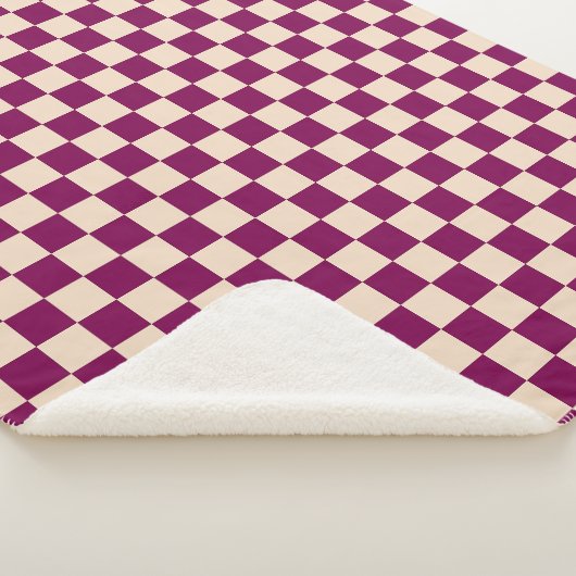 Maroon and beige checkerboard pattern sherpadecke (3/4)