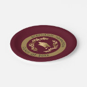 Maroon and Gold Grad Cap Class of 20XX Party Pappteller (Schrägansicht)