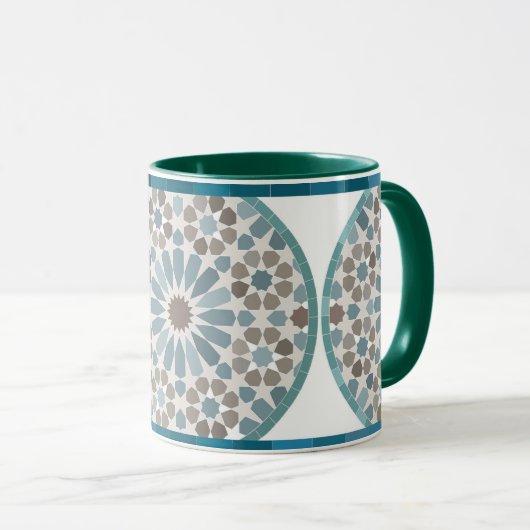 Maroon and Green Geometric Pattern Mug Tasse (VorderseiteRechts)