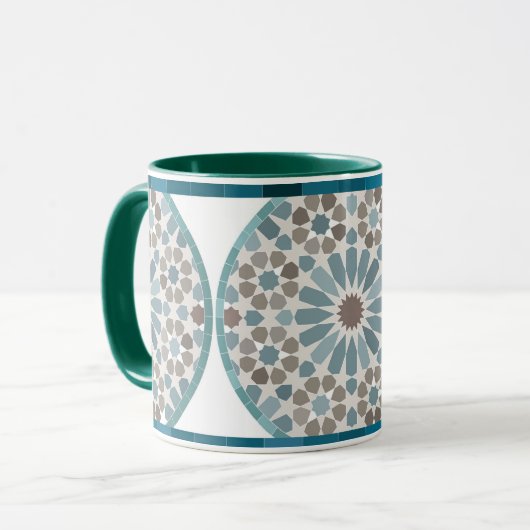 Maroon and Green Geometric Pattern Mug Tasse (Vorderseite Links)