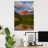 Maroon Bells Reflektieren in Calm Maroon Poster (Heimbüro)