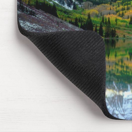 Maroon Bells reflektiert Maroon Lake Mousepad (Ecke)