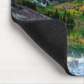 Maroon Bells spiegeln sich im Maroon Lake Mousepad (Ecke)