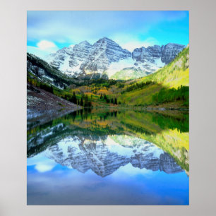 Maroon Bells spiegeln sich im Maroon Lake Poster