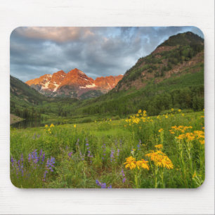 Maroon Bells spiegeln sich in den ruhigen Maroon L Mousepad