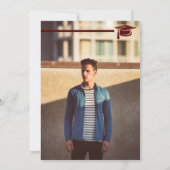 Maroon Bold GRADUATE Letters and Cap Abschluss Einladung (Rückseite)