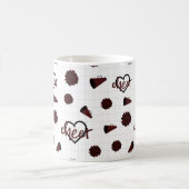 Maroon Cheer Hearts, Pom Poms, Megaphone Muster Kaffeetasse (Mittel)
