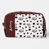 Maroon Cheer Hearts, Pom Poms, Megaphone Muster Waschbeutel (Vorderseite)
