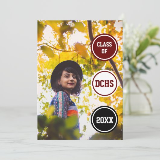 Maroon Circles Foto Abschluss Einladung (Stehend Vorderseite)