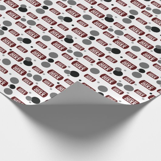 Maroon "Class of" Hundeschema und Dots Pattern Wra Geschenkpapier (Ecke)