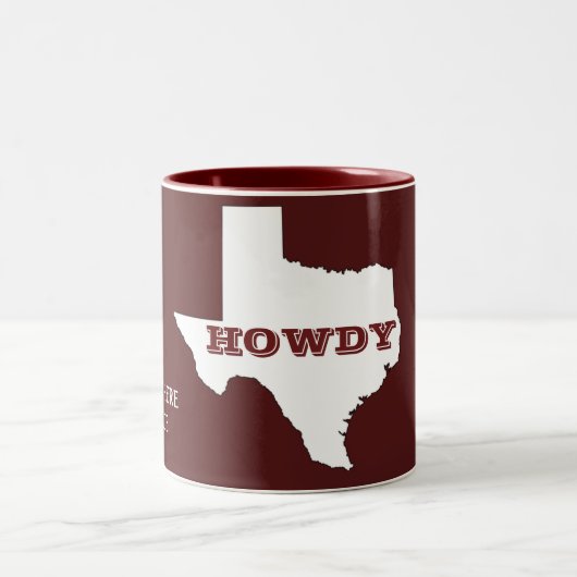 Maroon Custom Text Texas Map Kontur Howdy Texan Zweifarbige Tasse (Mittel)