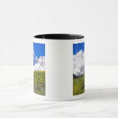 Maroon Glocken mit Herbstaspenwald. Tasse (Zentrum)