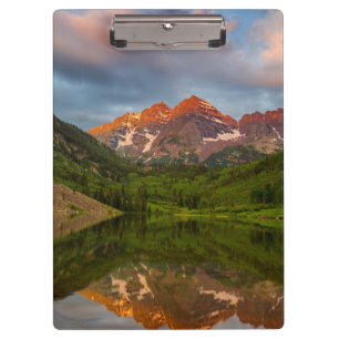Maroon Glocken Reflektion von Calm Maroon Klemmbrett