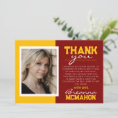 Maroon & Gold Abschluss Foto Vielen Dank Einladung (Stehend Vorderseite)