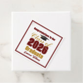 Maroon Gold Class of 2026 Custom Graduation Party Geschenkanhänger (Beispiel)