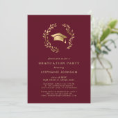 Maroon Gold Grad Cap Wreath Chic Graduation Party Einladung (Stehend Vorderseite)