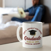 Maroon Gold Script Graduate Custom 2023 Abschluss Kaffeetasse
