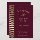 Maroon Gold Zickzack Überraschung 50. Geburtstag A Einladung (Vorne/Hinten)