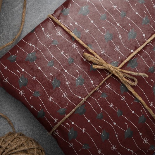 Maroon Graduation Caps und Ribbon Seidenpapier