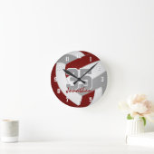 Maroon graue Mannschaft Farben Spieler Namen Volle Runde Wanduhr (Zuhause)