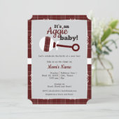 Maroon Kariert Rattle Aggie Baby Shower Einladung (Stehend Vorderseite)