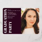 Maroon minimalistisch moderne 3 Foto Abschluss Folieneinladung (Rückseite)