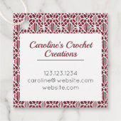 Maroon mit dem Muster "White Crochet Lace" Geschenkanhänger (Vorderseite)