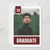 Maroon Modern Textured Foto Abschluss Einladung (Vorderseite)