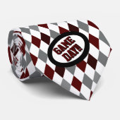 Maroon Raute Pattern Game Day Neck Tie Krawatte (Gerollt)