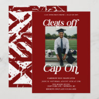 Maroon Red Athlete Abschluss entfernt Cap On