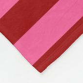 Maroon Red Pink Stripes Design Fleecedecke (Ecke)