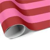 Maroon Red Pink Stripes Design Geschenkpapier (Rolleneckpunkt)