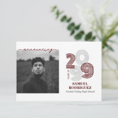 Maroon Retro Big Numbers Class of Foto Einladung (Stehend Vorderseite)