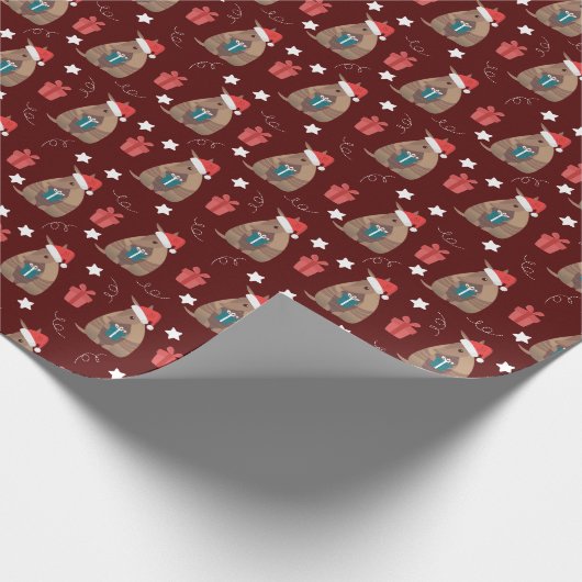 Maroon Santa Armadillo mit Geschenkmuster Geschenkpapier (Ecke)