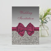 Maroon Satin Bow & Silver - Hochzeit Einladung (Stehend Vorderseite)