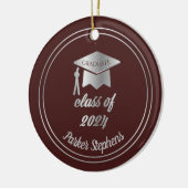 Maroon Silver Graduate Cap Abschluss 2023 Foto Keramik Ornament (Links)