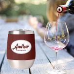 Maroon Stylized Wedding Trauzeuge Name<br><div class="desc">Gönnen Sie Ihrem Hochzeitsreisenden einen Trauzeuge mit diesem personalisierten Edelstahl-Edelstahlwascher,  der in einem weißen,  ovalen Design in einem stilisierten Drehbuch seinen Namen trägt. Hintergrundfarbe und Skript ist maroon. Ideal auch für eine Junggeselle! Personalisieren Sie Ihren Weinwäscher,  indem Sie den Namen mit dem gewünschten Namen bearbeiten und ersetzen.</div>