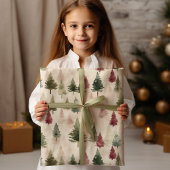 Maroon und Dark Green Pine Tree Geschenkpapier