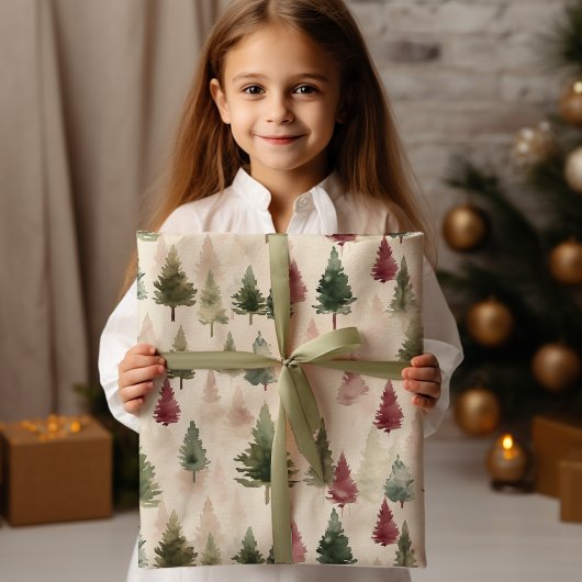 Maroon und Dark Green Pine Tree Geschenkpapier