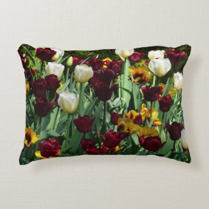 Maroon und Gelbe Tulips farbenfrohe Blumen Zierkissen