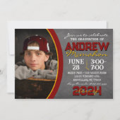 Maroon und Gold Chalkboard Abschluss Einladung (Vorderseite)