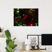 Maroon und Gold Weihnachtsbaum I Holiday Foto Poster (Heimbüro)
