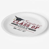 Maroon und Gray Graduation Party Plate Pappteller (Schrägansicht)