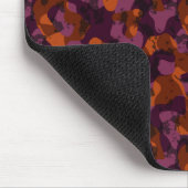 maroon und orange Tarnung abstrakt Mousepad (Ecke)