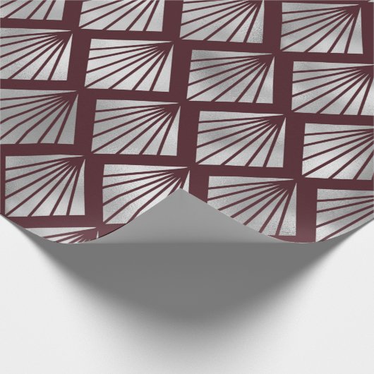 Maroon und Silver Art Déco Diamond Pattern Geschenkpapier (Ecke)