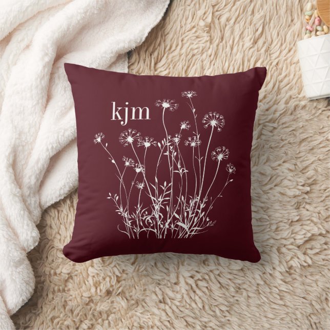 Maroon- und Weiß-Wildblumen-Monogramm Kissen (Decke)