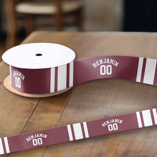 Maroon und White Jersey Stripes Individuelle Name Satinband