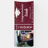 Maroon White Abschluss Custom Foto Class of 2025 Banner (Vertikal)